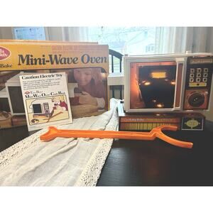 Vintage Easy-Bake Mini-Wave Oven by Kenner (Works) w/ Box